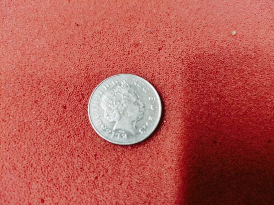 United Kingdom (UK) 10 Pence Elizabeth II Royal Shield 2012 Coin — photo 2 of 2