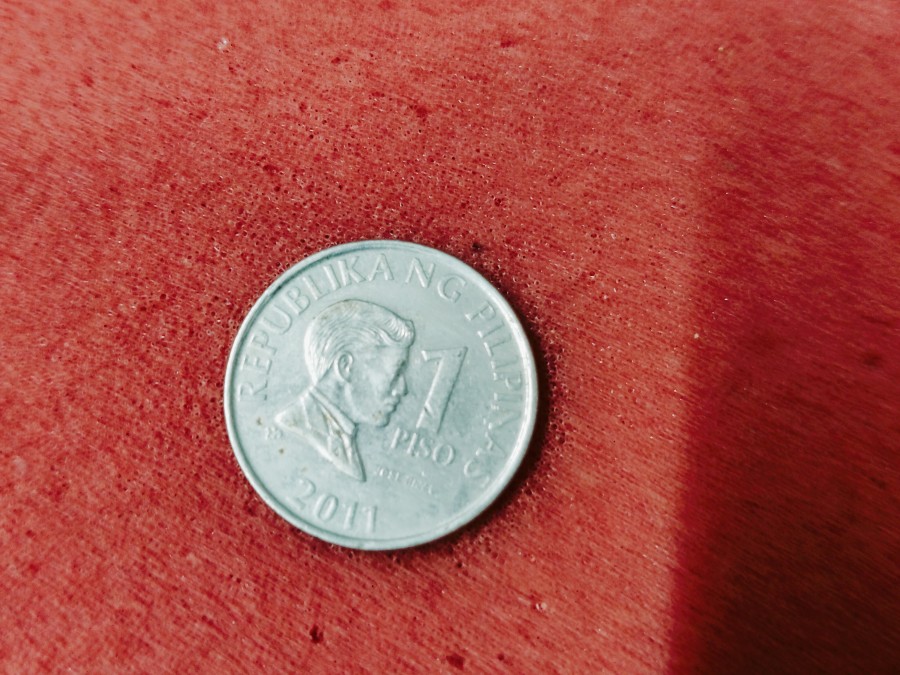 Philippines 1 Piso Magnetic 2004 Coin — photo 2 of 2