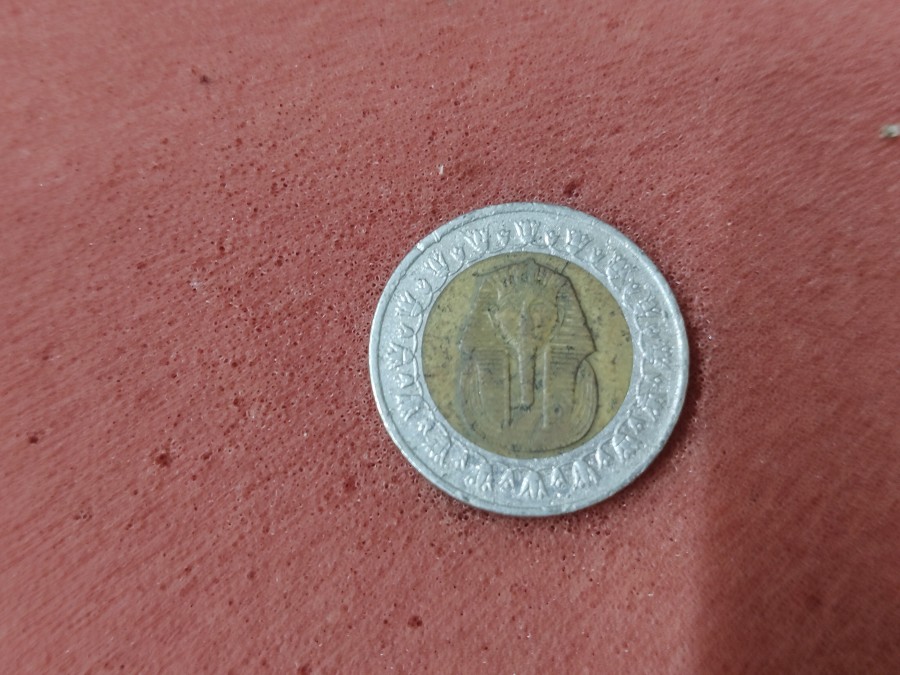 Egypt 1 Pound Coin — photo 2 of 2