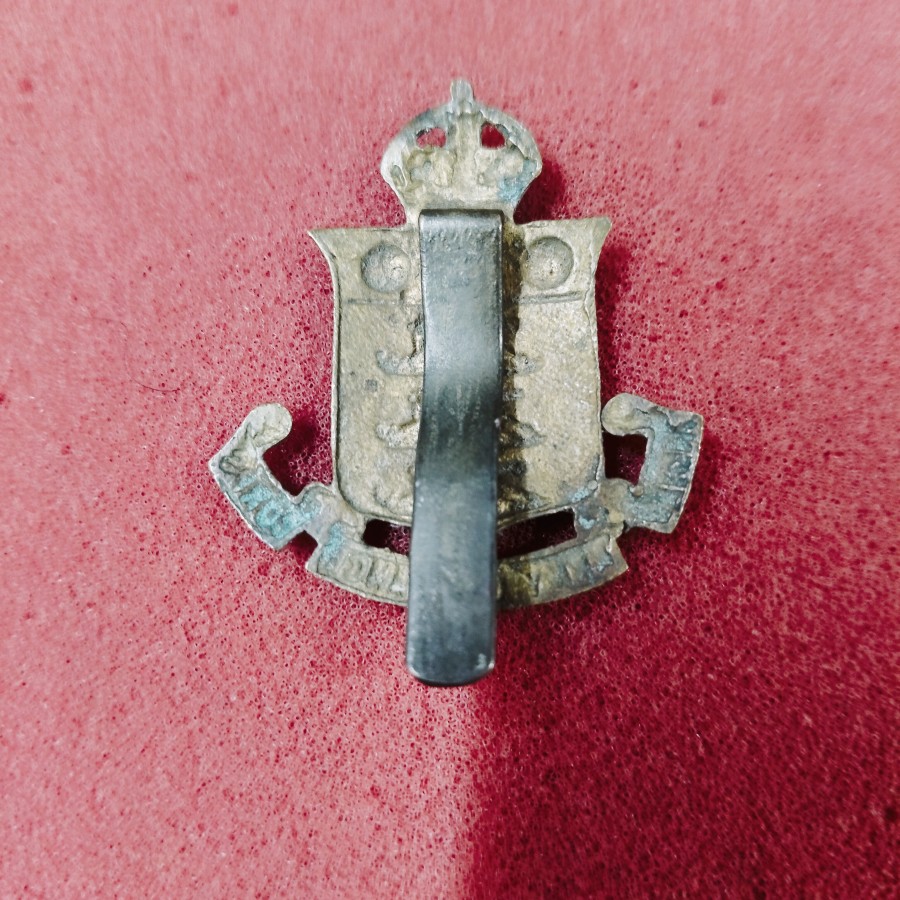 Indian Army Ordnance Corps cap badge, likely dating between 1922 and 1947. — photo 2 of 2