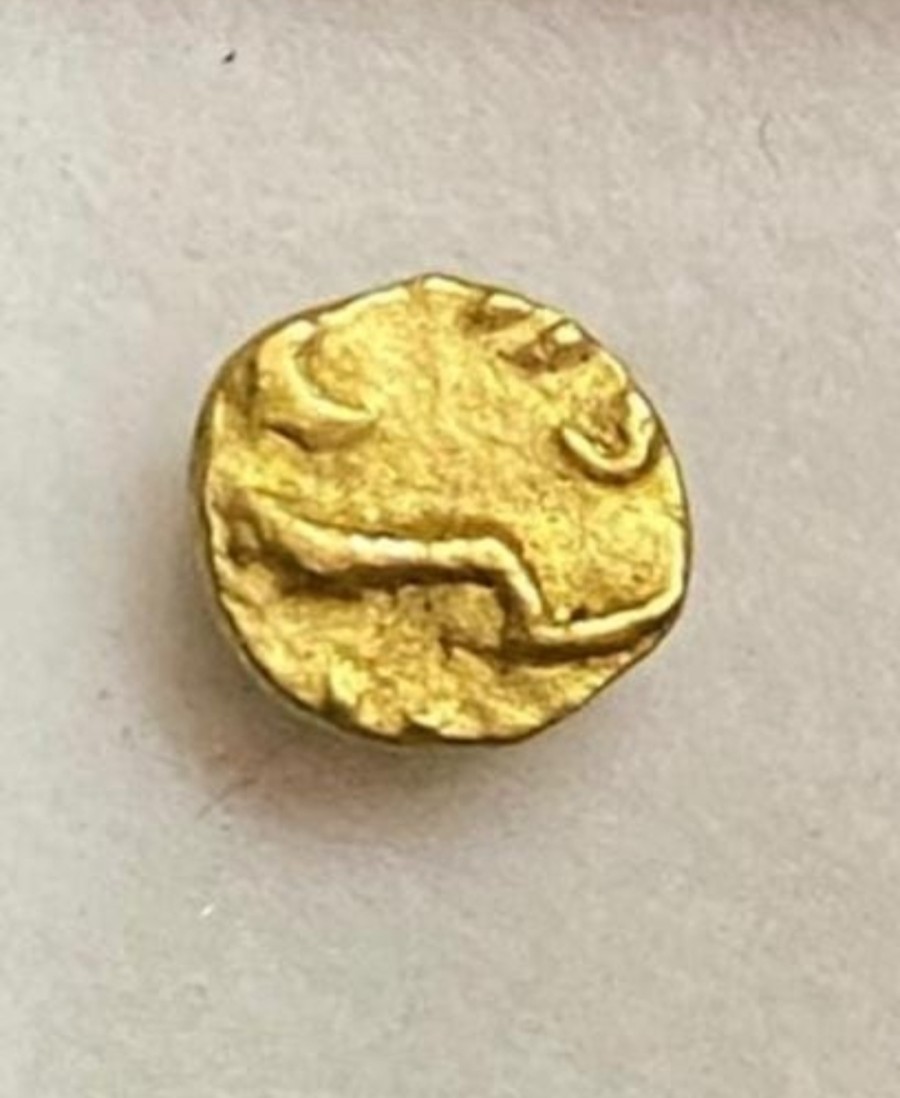 Mughal gold half fanam coin — photo 2 of 2